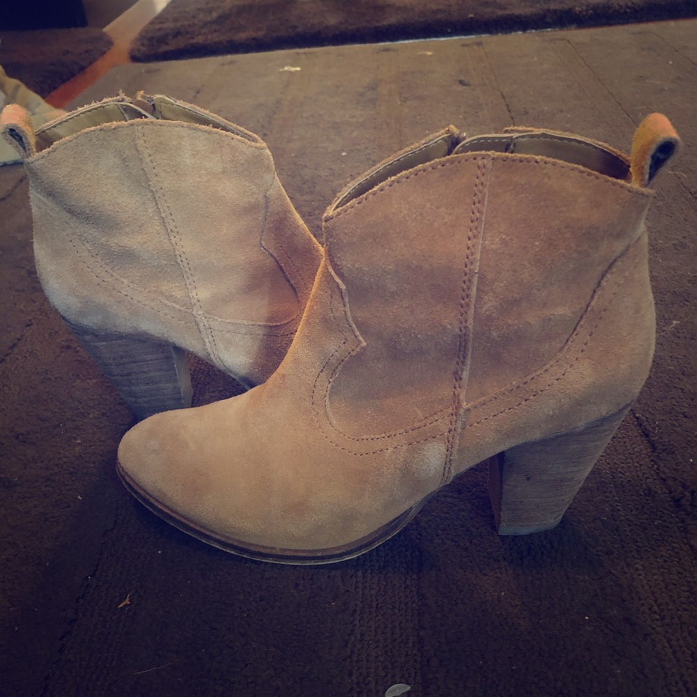 Steve Madden brown tan booties